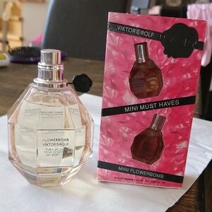 Viktor & Rolf Flowerbomb Mini Set with Pink Accents